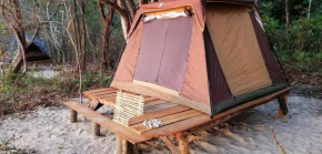 Отель Crusoe Camping Island  Phsar Ream